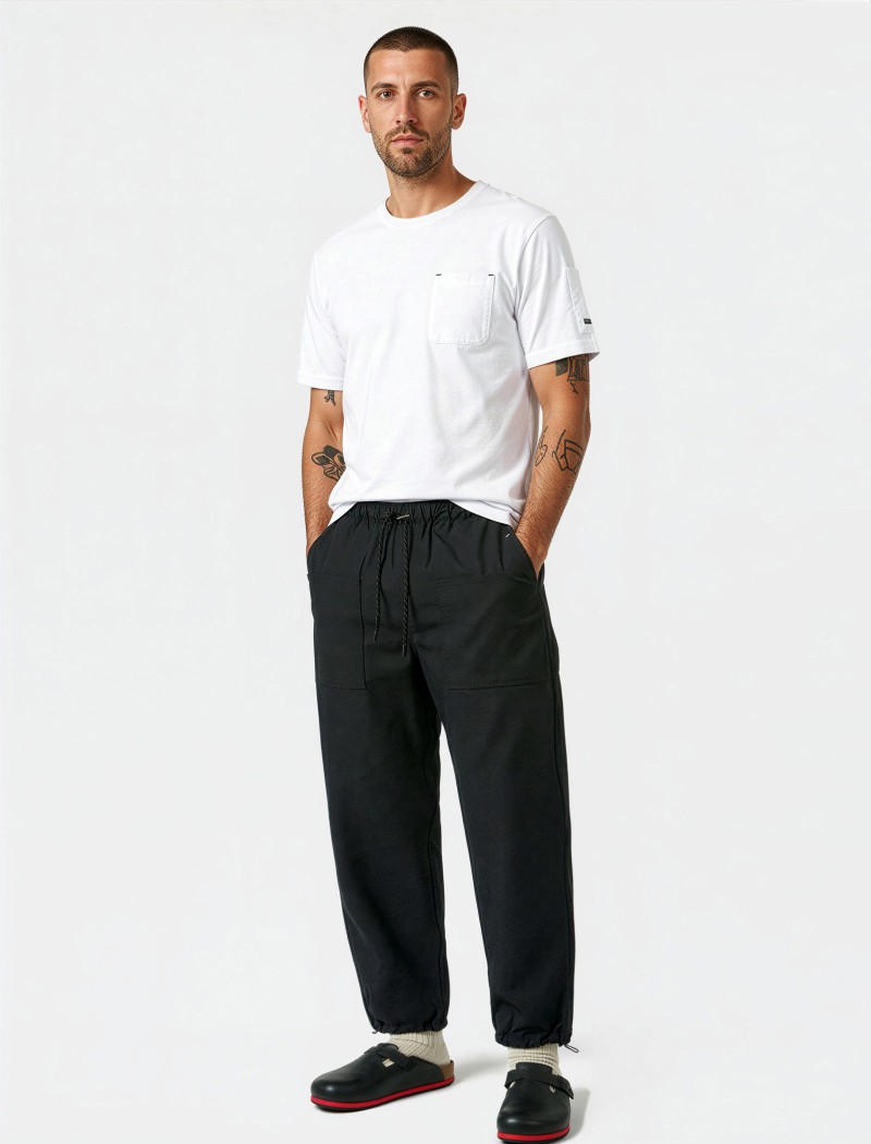 Pantalón negro, moderno, ligero y resistente Pantalón negro con diseño moderno y resistente