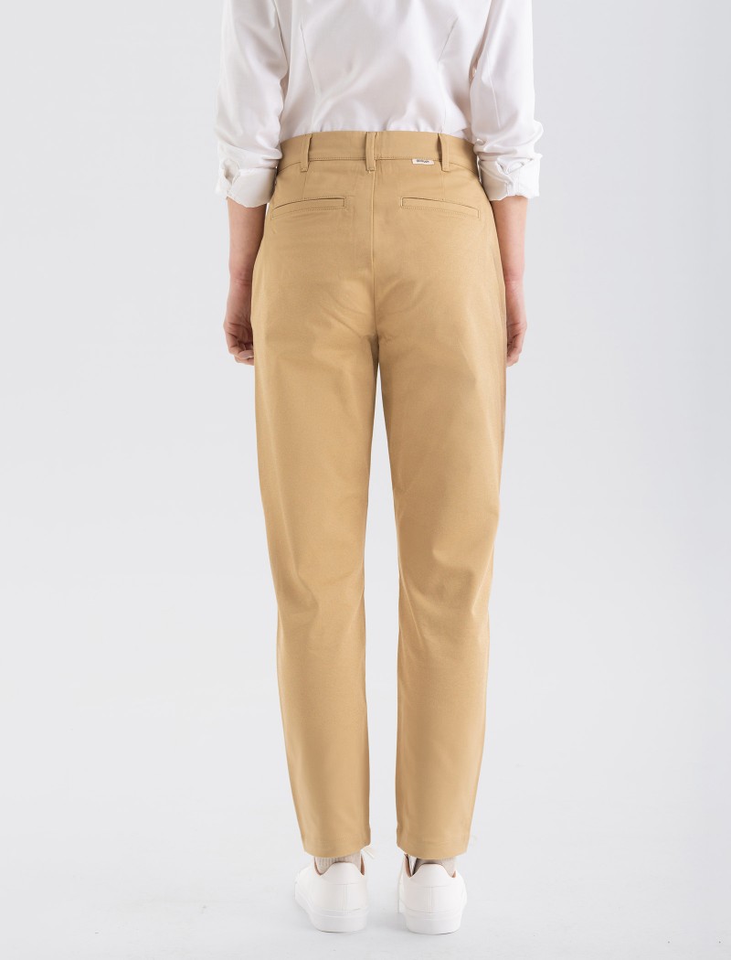 Chino-Arena-Mujer-3 Pantalón Chino Mujer Sand
