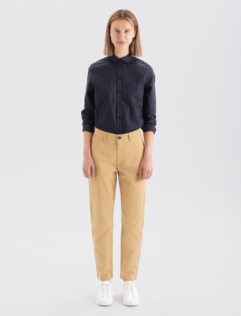 Chino-Arena-Mujer-5 Pantalón Chino Mujer Sand