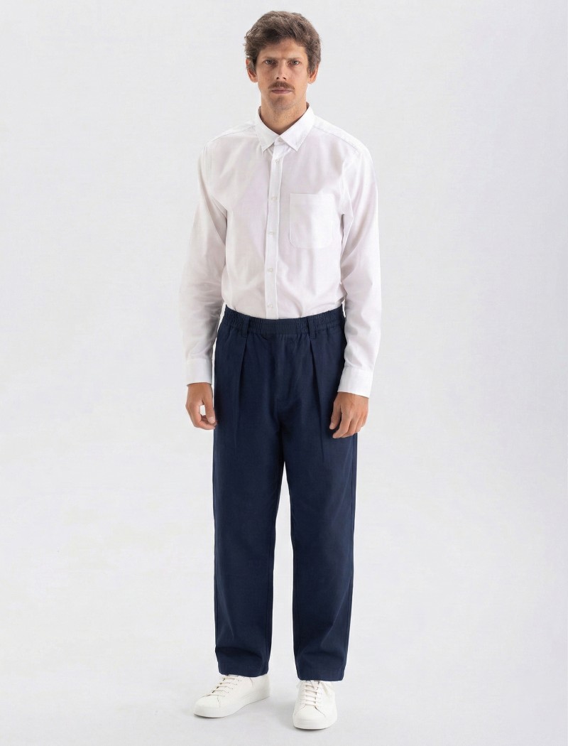 Pantalón azul marino cómodo y resistente Pantalón azul marino cómodo y resistente para camareros