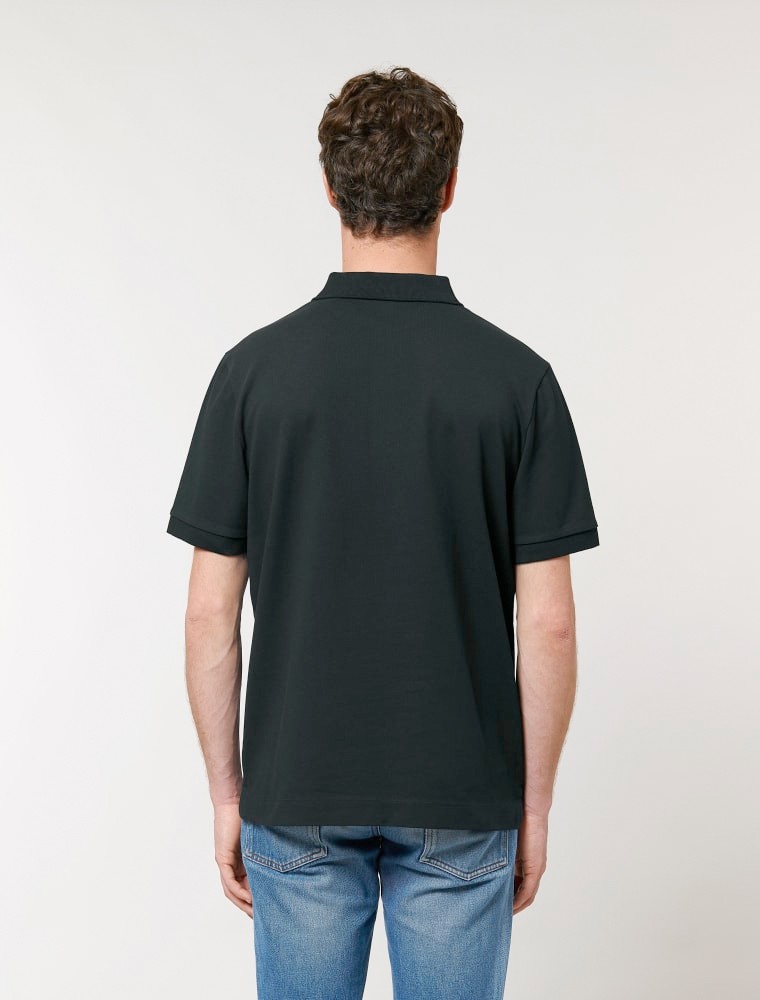 Polo negro con logo Polo negro con logo