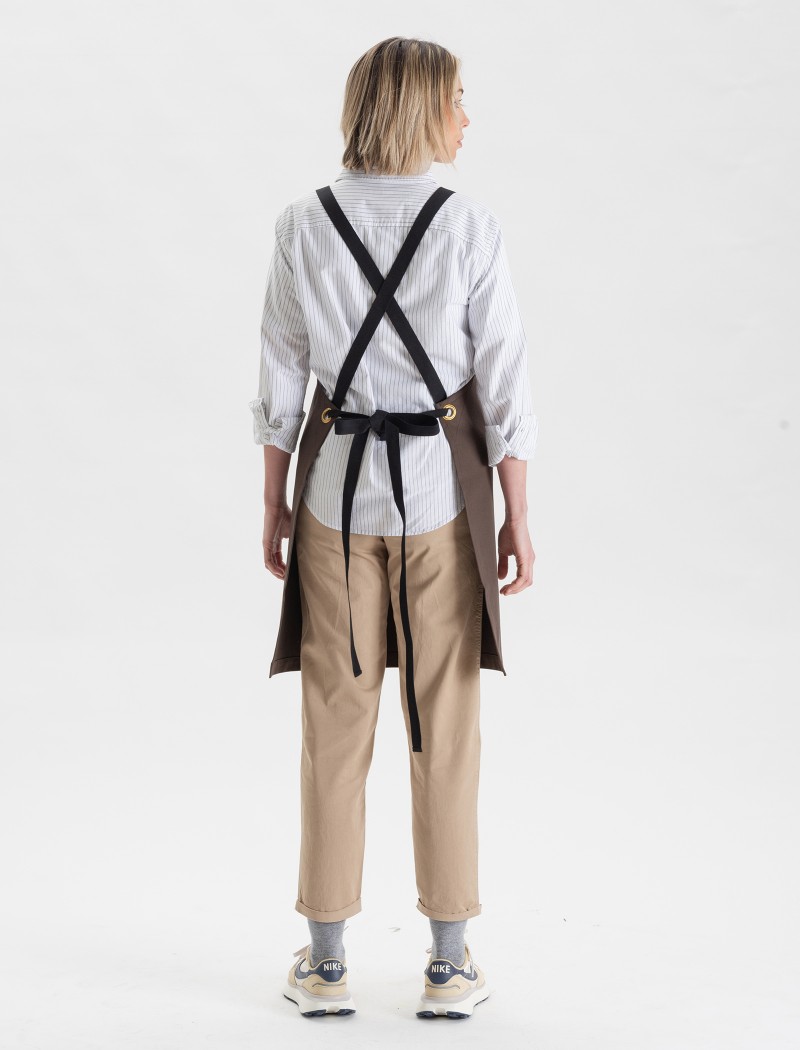 Garbo Marron-1 Delantal Garbo Cafe