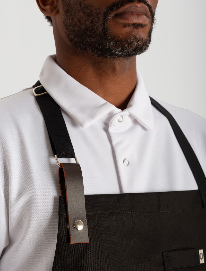 Delantales negros de cocina detalle piel Delantales negros de cocina detalle piel