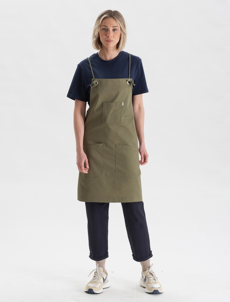 Delantal verde cruzado a la espalda con cordones Delantal verde cruzado a la espalda con cordones