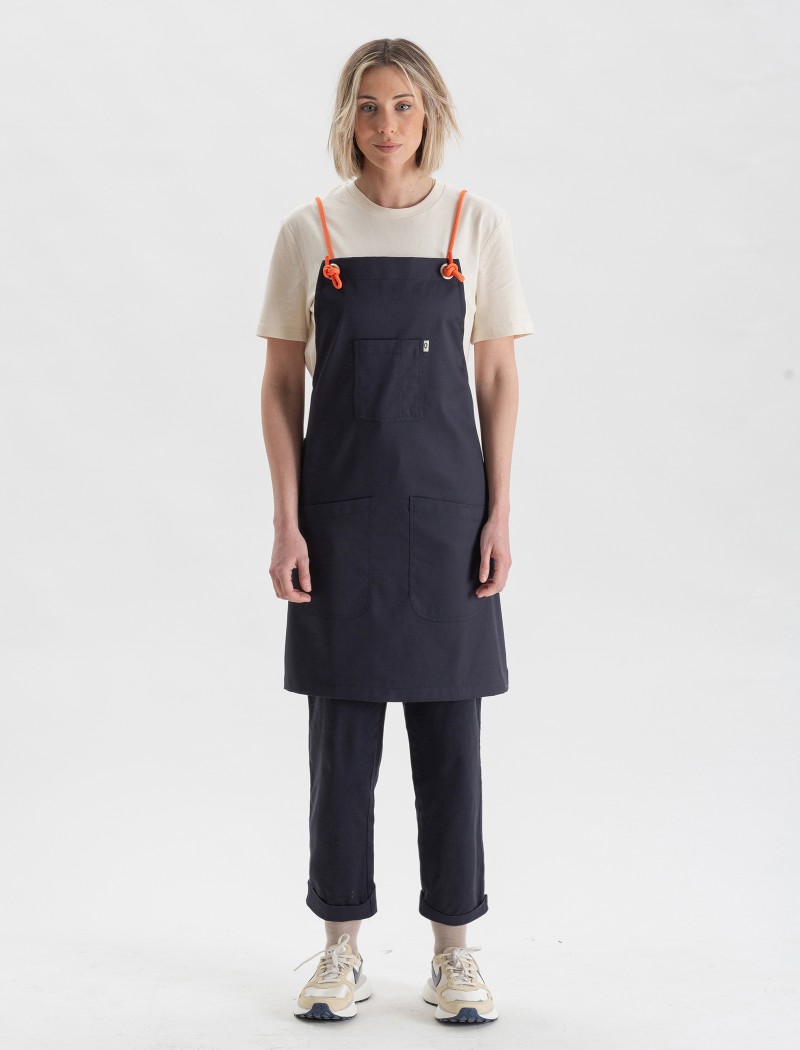 Delantal azul con cordones cruzado a la espalda Delantal azul con cordones cruzado a la espalda 1