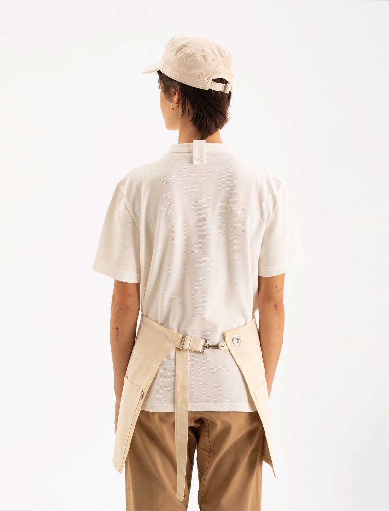 Delantal Tone Short Ecru Vista Espalda | QOOQER Delantal Tone Short Ecru